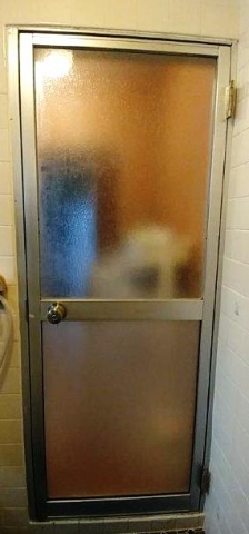 浴室ドア　スチロール樹脂板　交換